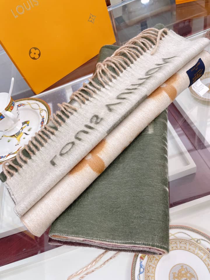 Louis Vuitton Reykjavik Gradient Scarf - Image 4