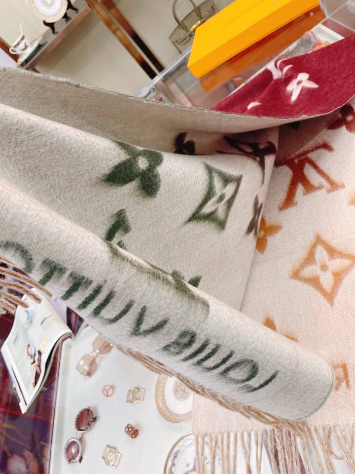 Louis Vuitton Reykjavik Gradient Scarf - Image 6