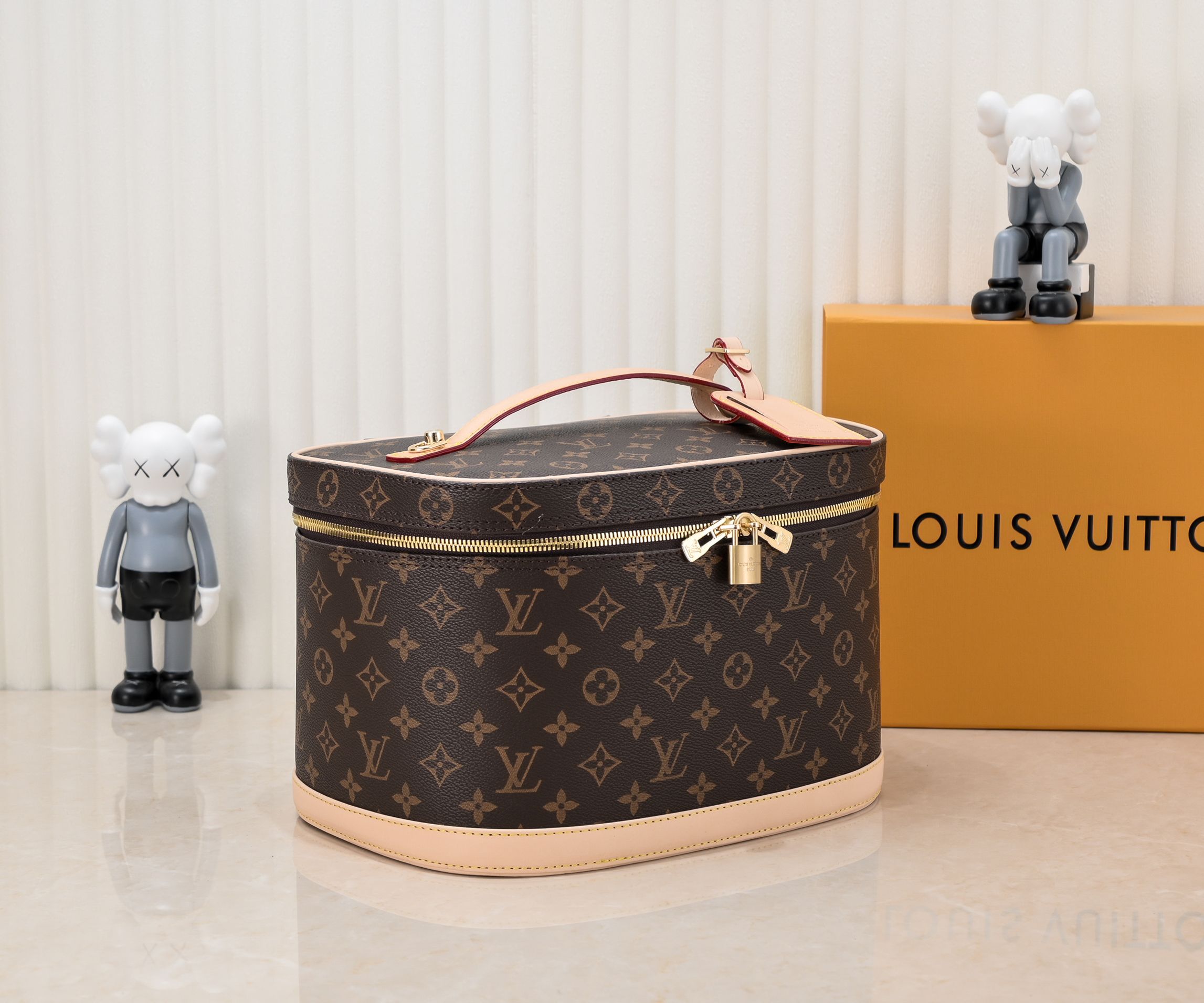 Louis Vuitton Nice Mini Toiletry Pouch 32Cm M47280 - Image 3