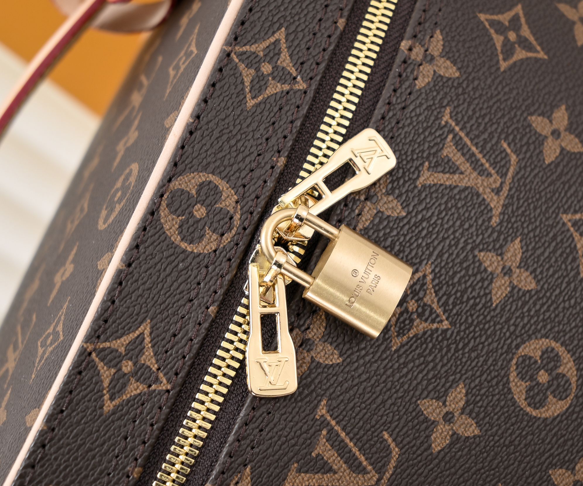 Louis Vuitton Nice Mini Toiletry Pouch 32Cm M47280 - Image 2