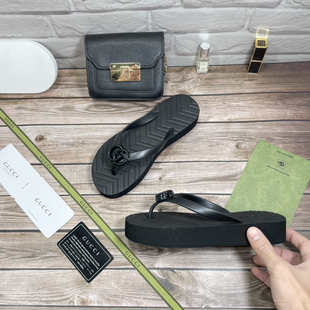 Gucci Women's Chevron Thong Black 655463 J8710 1000 - Image 6