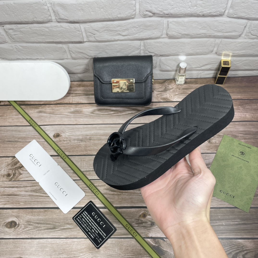 Gucci Women's Chevron Thong Black 655463 J8710 1000 - Image 9