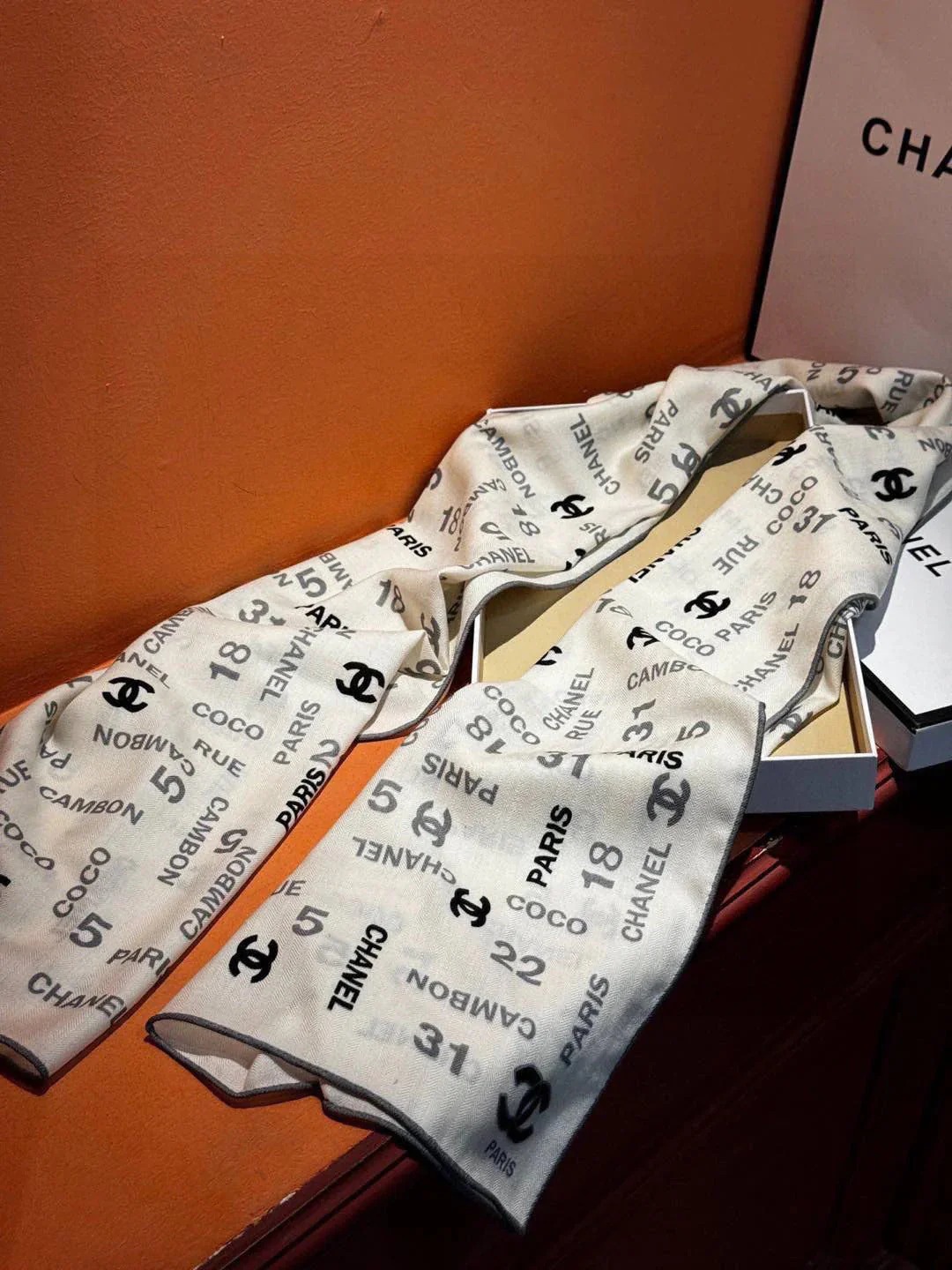 Chanel 25S SCARF 180 IN CASHMERE SILK - Image 4